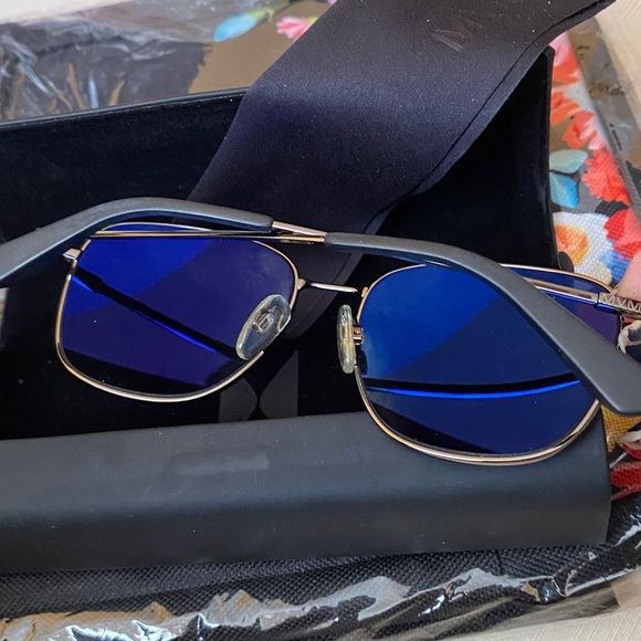 Join the MVMT Black Sunglasses - Picture 2 of 7